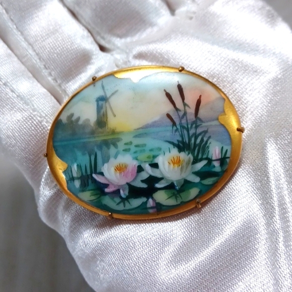 Vintage Hand Painted Landscape Lilies & Light House Oval‎ Brooch Pin - Picture 1 of 6
